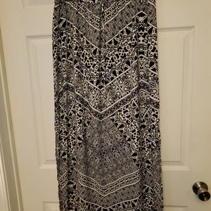 Skirt...suits on both sides...great for beach or office. Sz L 12/14